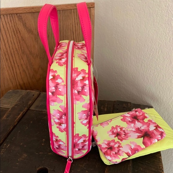 Betsey Johnson 3 Piece Cosmetic Floral Set - Picture 2 of 7